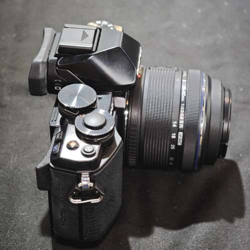 Olympus E-M10 EM10 一代 + 14-42 II R M43 14mm 42mm 14 42 奧林巴斯 99%new 跟2電...