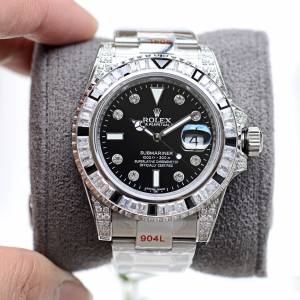 劳力士 SUB 潜水系列后盖镶嵌钻石的定制版！