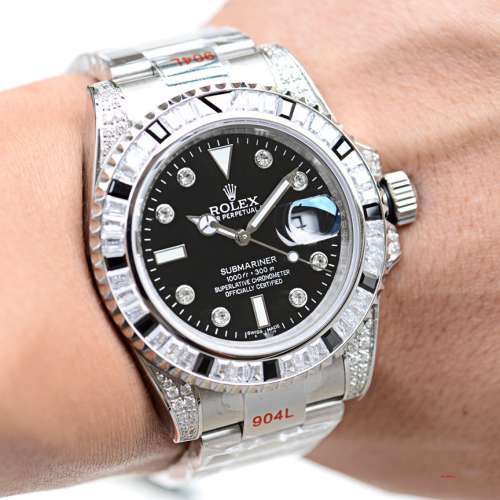 劳力士 SUB 潜水系列后盖镶嵌钻石的定制版！