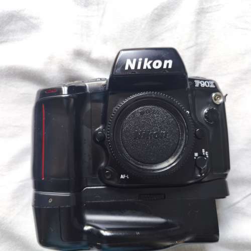 NIKON F90X + MB10 GRIP