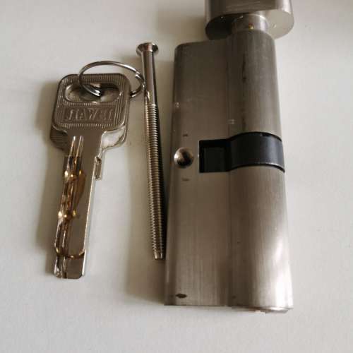 鎖膽連兩條鎖匙