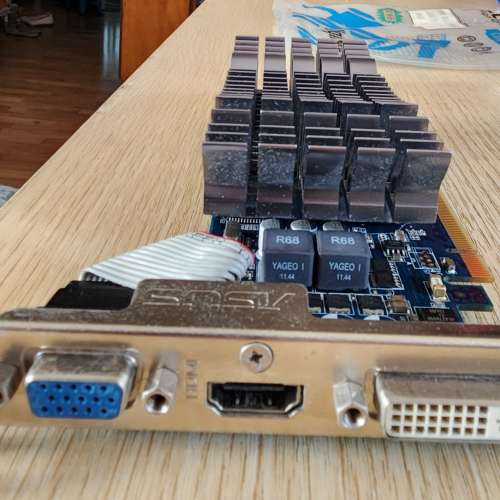 Asus display card GT 520 送 HDMI 1.5M 線