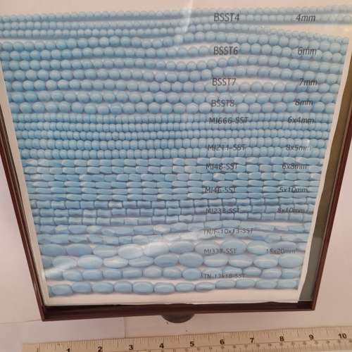 清理古舊器材，燈箱，三個可摺疊攝影棚,photo box，兩個沖菲林罐， 全部共售380元...