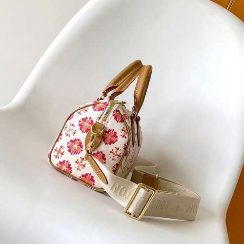 M11209 型号的顶级原版&ldquo;迅捷班杜利&rdquo;20 号手提包属于 LV 在泳池边系列