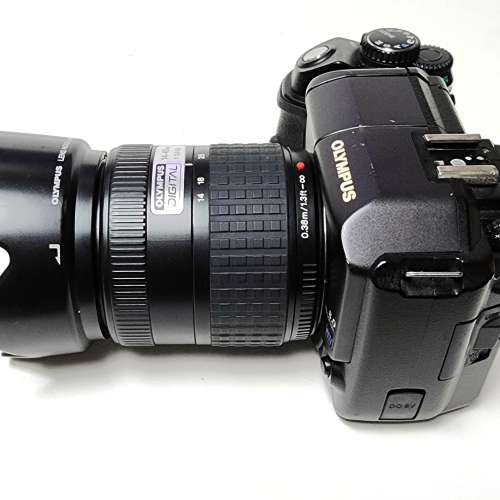 Olympus E300 E-300 + Zuiko Digital 14-45mm F3.5-5.6 Lens