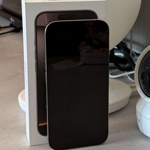 iPhone 16 pro 沙金色