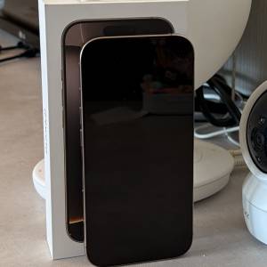 iPhone 16 pro 沙金色