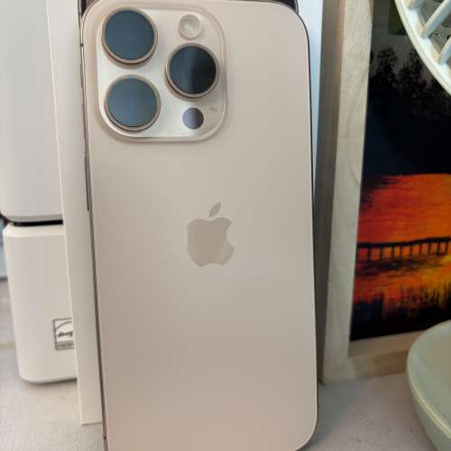 iPhone 16 pro 沙金色