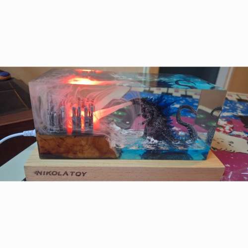 哥斯拉樹脂夜燈