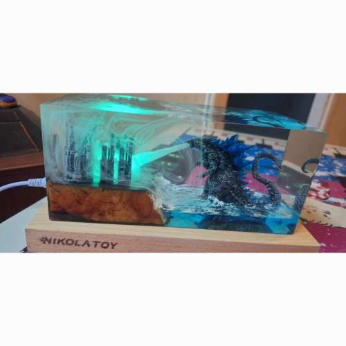 哥斯拉樹脂夜燈