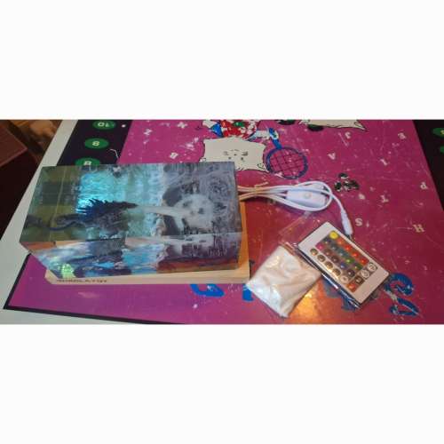 哥斯拉樹脂夜燈