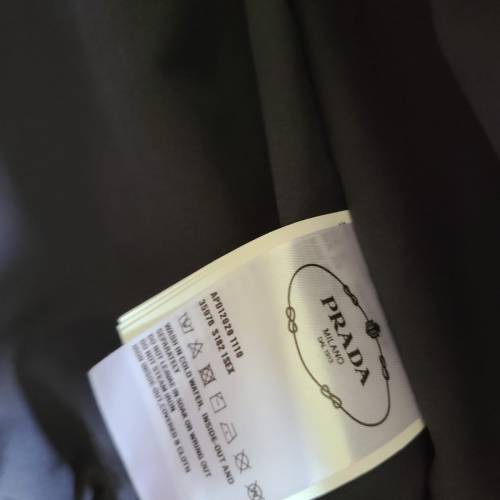 全新Prada款式深藍色男裝尼龍質地外套S碼