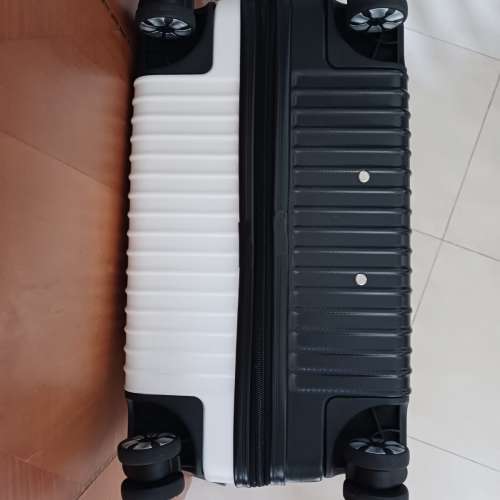 蠟筆小新 22 吋旅行喼/ 行李箱 22 inch suitcase / baggage / luggage