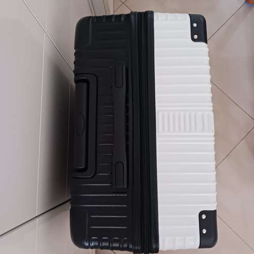 蠟筆小新 22 吋旅行喼/ 行李箱 22 inch suitcase / baggage / luggage