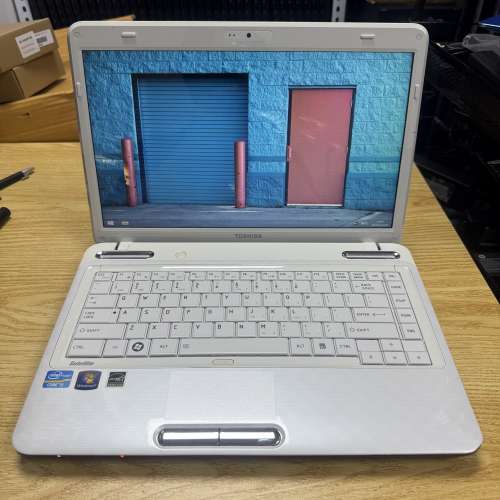 Toshiba Satellite L740 (Core i3 / 14" 高清 / Win 11 / 永久Office / SSD)