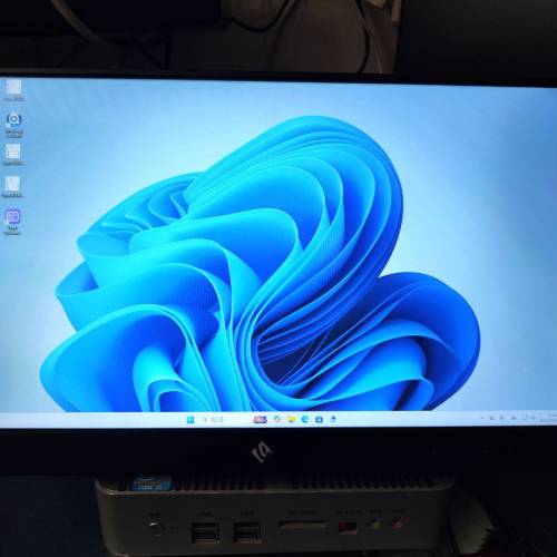 維辰思15.6寸wcsdq4可攜式顯示器。Touch screen.