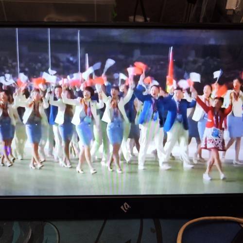 維辰思15.6寸wcsdq4可攜式顯示器。Touch screen.