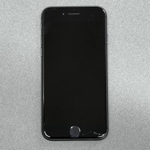 Apple iPhone 8 64GB Black Color (屏幕右下角有破裂 所有功能操作正常 83%電池健...