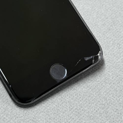 Apple iPhone 8 64GB Black Color (屏幕右下角有破裂 所有功能操作正常 83%電池健...