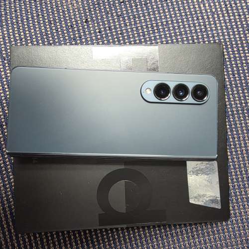 Fold 4 / 512 g / 行貨，己過保用 / 新淨/ 無花 / 無燒屏