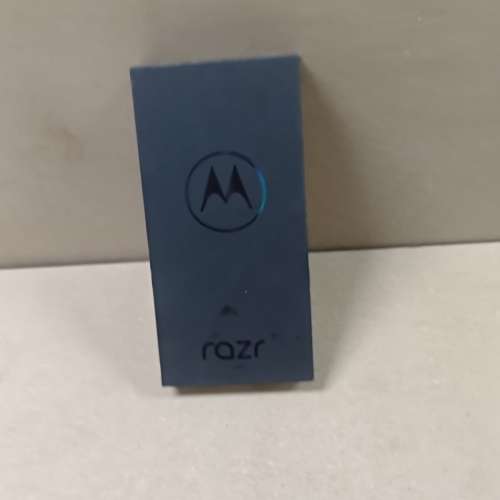 [全新速放] 美版 Motorola razr+ 2024 XT2451-1 12+256 摺機 荃灣站交收 歡迎出價