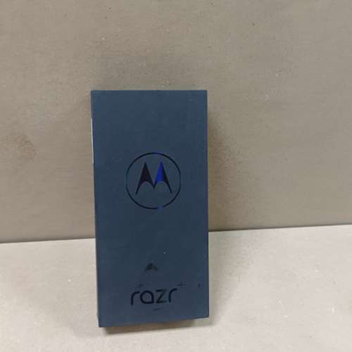 [全新速放] 美版 Motorola razr+ 2024 XT2451-1 12+256 摺機 荃灣站交收 歡迎出價