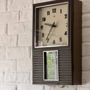 出售 6-70年代昭和風National掛鐘一個,整體85%新，100%正常，每小時有報時功能，機...