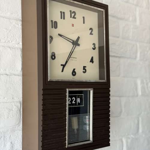 出售 6-70年代昭和風National掛鐘一個,整體85%新，100%正常，每小時有報時功能，機...