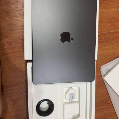 MACBOOK PRO 14吋 M4 16+512只買左十日左右 仲可以加保養
