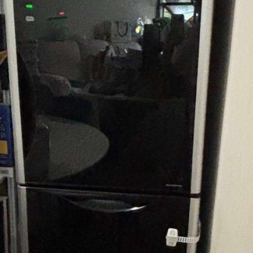 Whatsap 5994-7683搬屋出售變頻日立牌三門自動製冰極慳電可協助報上gogovan