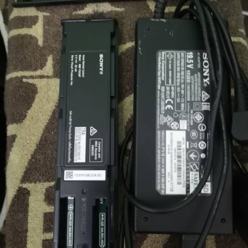 SONY原裝聲控搖控器同19.5V原裝火牛1套(100%運作全正常)
