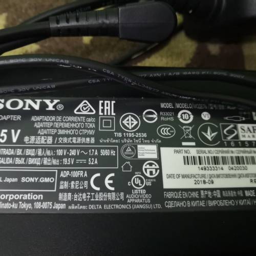 SONY原裝聲控搖控器同19.5V原裝火牛1套(100%運作全正常)