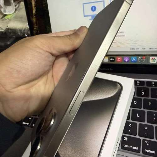 iPhone 15pro max 256gb,港行冇花，冇拆冇修，所有原裝，所有功能正常，全套齊有單...
