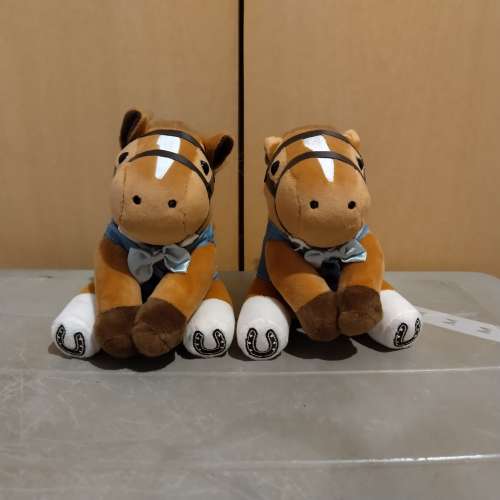 58折 全新 馬場有禮 The Ponyland牛仔服造型系列(男) - 小馬毛公仔 (咖啡色)(13cm) 細