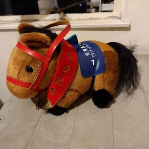 8折 全新 Gift at Races 馬場有禮 駿馬毛公仔 - 浪漫勇士 (安田紀念賽) 2024