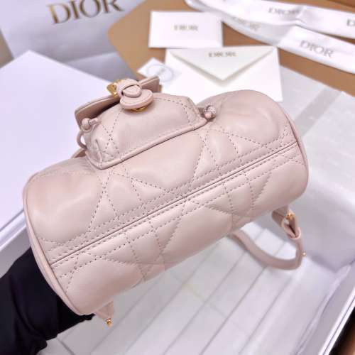 Dior Caro 雙肩背包