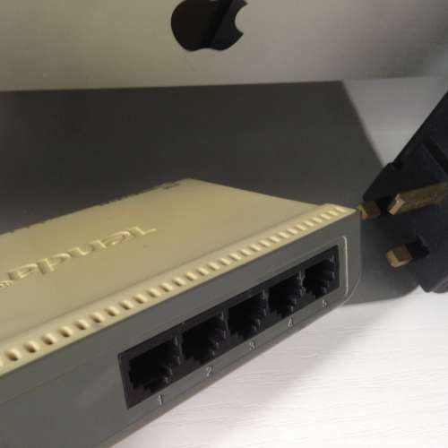 💻 TENDA 5-Port 10/100Mbps Switch S105 Plastic case Yellowing USED 5口 交換器 ...