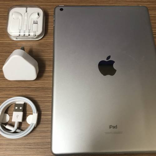 Sliver - Full set 99%new iPad 8 128gb wifi only one month warranty