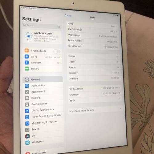 Sliver - Full set 99%new iPad 8 128gb wifi only one month warranty