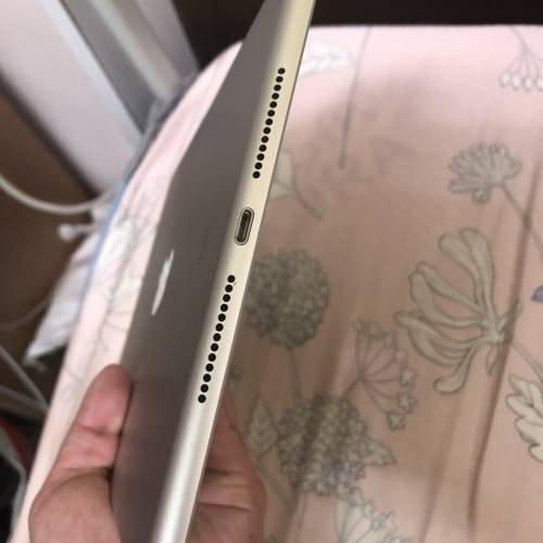 Sliver - Full set 99%new iPad 8 128gb wifi only one month warranty