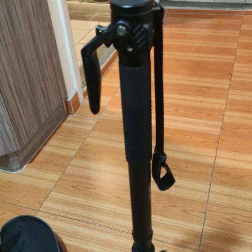 Coman 輕量碳纖維一鍵快速升降單腳架 M1