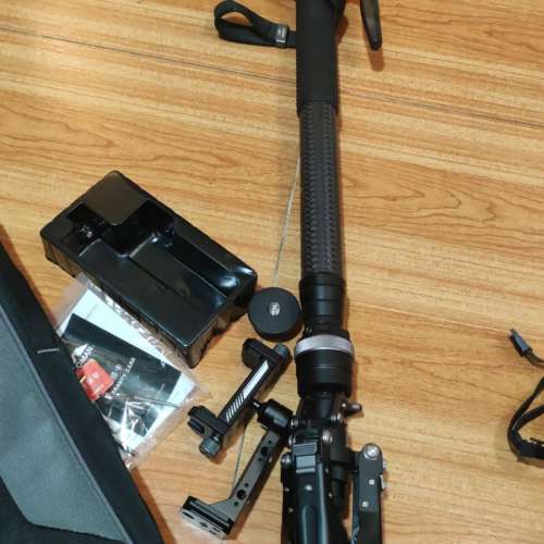 Coman 輕量碳纖維一鍵快速升降單腳架 M1