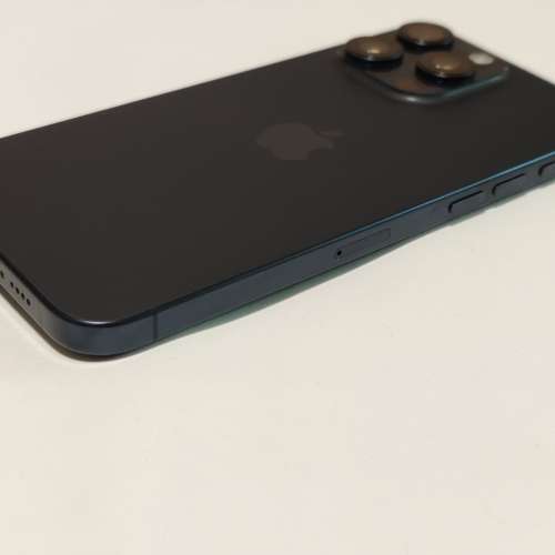 完美無花,行貨藍色iphone 15 pro max 512gb 雙卡雙待 dual open line, 全套有盒usb