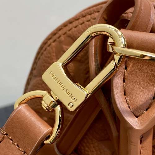 M26489棕色 M28661 全皮壓花貝殼包 Alma bb 手袋