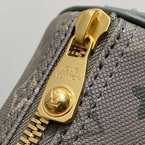 M26930軍綠色 男包speedy枕頭包