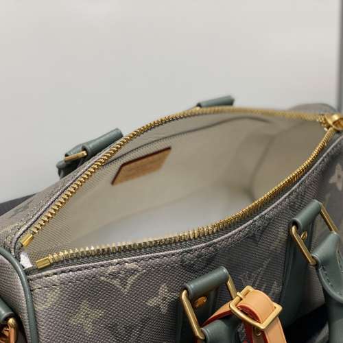 M26930軍綠色 男包speedy枕頭包