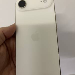 99.99%new. 白色港行iphone Air  256gb  有保養電池健康100%