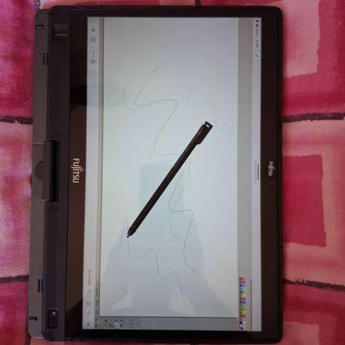 Fujitsu Chromebook with touchscreen and pen
