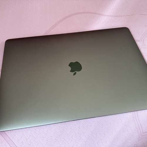 Macbook Pro (15-inch, 2018) / i9 / 32GB / 2TB