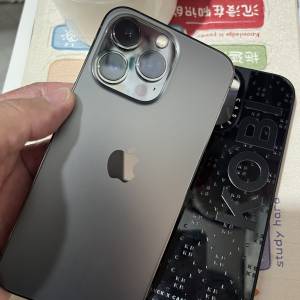 iPhone 13pro 256gb,港行，剛換新電，電池100，滿血復活，所有功能正常！不議價！